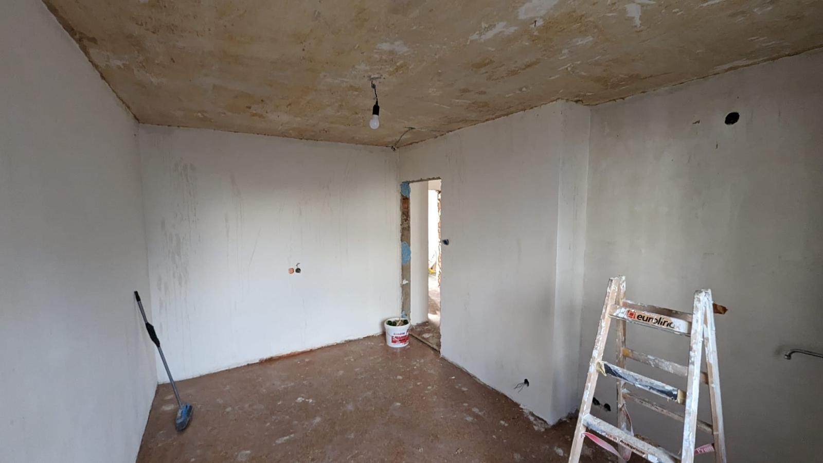 Rohbau Zimmer vor der Renovierung